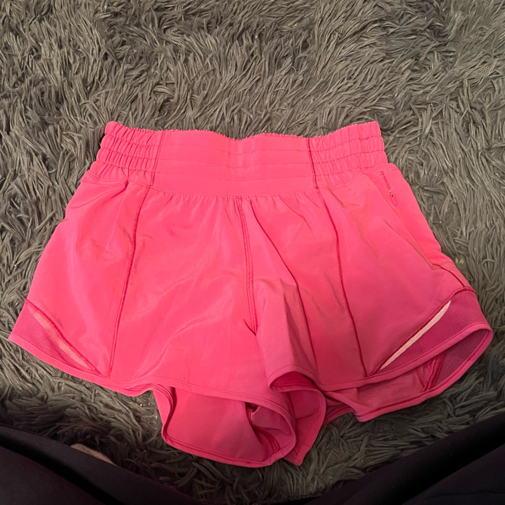 Lululemon hotty hot high rise lined shorts 2.5